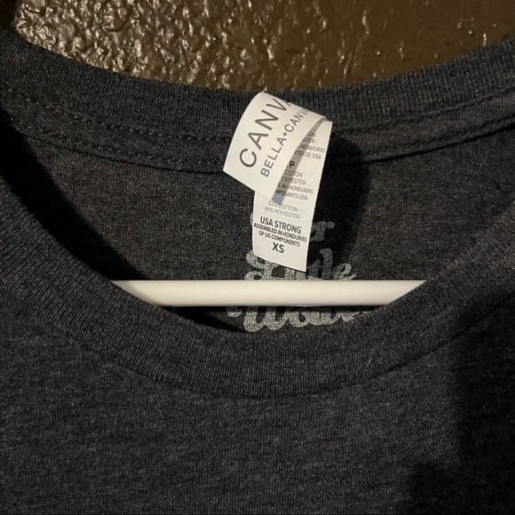 Gray Short Sleeve ‘Holdin It Down’ Tee by Her Little Wolves, Size XS - Picture 2 of 5